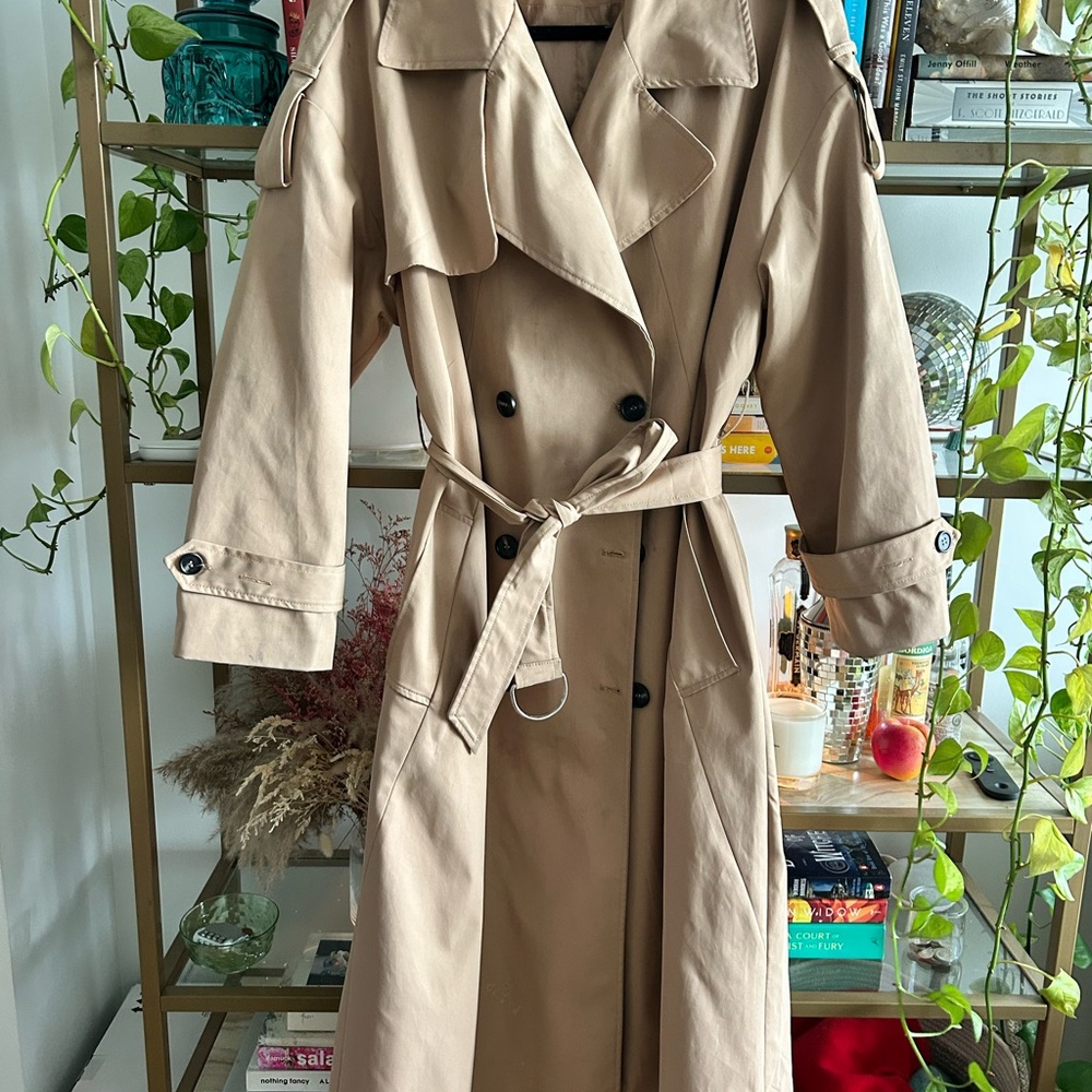 Classic Tan Trench Coat - The Drop